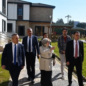 Bakanlığımız tarafından ilimize kazandırılan Çocuk Evleri Sitesi ve İhtisaslaşmış Çocuk Evleri Sitesi Müdürlüğümüzün inşaatı tamamlanan hizmet binalarını yerinde inceleme - fotoğraf 2