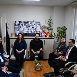 Cocuk Hizmetleri Genel Müdürlüğü Rehberlik ve Toplumsal Destek Hizmetleri Daire Baskani Sayin Ayse Turkay Aydemir ve Personel Genel Mudurlugu Daire Baskani Sayin Mustafa Simsek, devlet himayesindeki cocuklarimizi ziyareti - fotoğraf 1