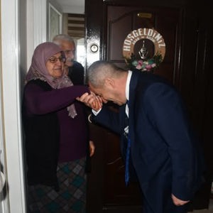 Çocuk Hizmetleri Genel Müdürlüğü Rehberlik ve Toplumsal Destek Hizmetleri Daire Başkanı Sayın Ayşe Türkay Aydemir ve Personel Genel Müdürlüğü Daire Başkanı Sayın Mustafa Şimşek ile birlikte, Şehit Ailemize Ziyaret - fotoğraf 2