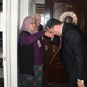 Çocuk Hizmetleri Genel Müdürlüğü Rehberlik ve Toplumsal Destek Hizmetleri Daire Başkanı Sayın Ayşe Türkay Aydemir ve Personel Genel Müdürlüğü Daire Başkanı Sayın Mustafa Şimşek ile birlikte, Şehit Ailemize Ziyaret - fotoğraf 1