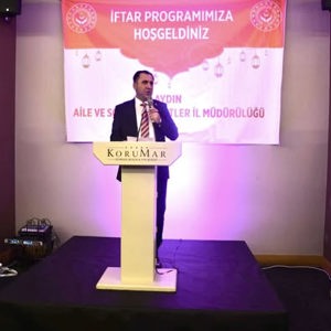 Gönüllerin Buluştuğu Büyük Aile İftarı...  Büyük Aile İftar Programımızda; Çocuk Hizmetleri Genel Müdürlüğü Rehberlik ve Toplumsal Destek Hizmetleri Daire Başkanı Sayın Ayşe Türkay ve Personel Genel Müdürlüğü Daire Başkanı Sayın Mustafa Şimşek’in katılımlarıyla gönüllerimizi aynı sofrada buluşturduk. - fotoğraf 3