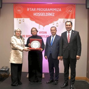 Gönüllerin Buluştuğu Büyük Aile İftarı...  Büyük Aile İftar Programımızda; Çocuk Hizmetleri Genel Müdürlüğü Rehberlik ve Toplumsal Destek Hizmetleri Daire Başkanı Sayın Ayşe Türkay ve Personel Genel Müdürlüğü Daire Başkanı Sayın Mustafa Şimşek’in katılımlarıyla gönüllerimizi aynı sofrada buluşturduk. - fotoğraf 13