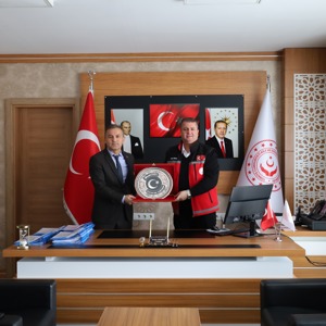 Aile ve Toplum Hizmetleri Genel Müdürlüğü Sosyal Uyum Daire Başkanı Nevzat Özer, İl Müdürümüz Serdar Demirci’yi Ziyaret Etti. - fotoğraf 3