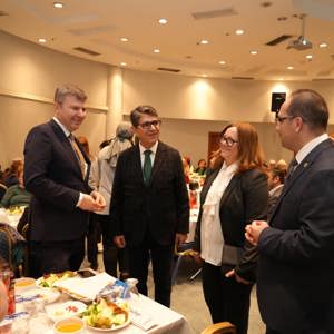 Ramazan Bereketi 75. Yıl Huzurevi Sofrasında Paylaşıldı - fotoğraf 1