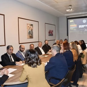 İl Müdürümüz  İlkay Türkoğlu başkanlığında; paydaş kurumlarımızın ve Roman mahalle muhtarlarımızın katılımıyla Roman Vatandaşlara Yönelik Strateji Belgesi ve Eylem Planı Toplantısı - fotoğraf 1