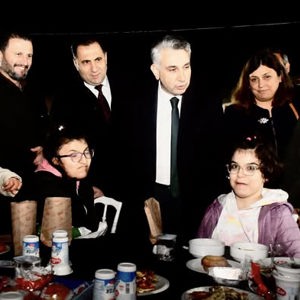 Sevgiyle Aşan Yürekler, Bereketle Buluşan Sofralar… Aysu Bakım Merkezi’nde kıymetli engelli bireylerimiz ve değerli aileleriyle birlikte iftar sofrasında bir araya geldik. - fotoğraf 4