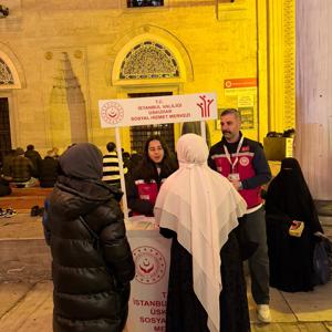 İl Müdürlüğümüze Bağlı Sosyal Hizmet Merkezlerimizce Teravih Namazı Sonrası Kurulan Mobil Noktalarda Koruyucu ve Önleyici Sosyal Hizmet Çalışması Gerçekleştirildi - fotoğraf 3