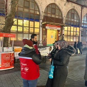 İl Müdürlüğümüze Bağlı Sosyal Hizmet Merkezlerimizce Teravih Namazı Sonrası Kurulan Mobil Noktalarda Koruyucu ve Önleyici Sosyal Hizmet Çalışması Gerçekleştirildi - fotoğraf 1
