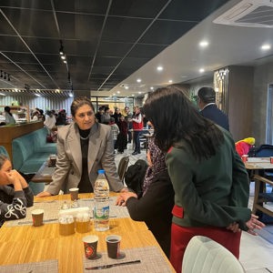 Edremit Kaymakamı Sayın Ahmet ODABAŞ ve İl Müdürümüz Sayın Emine BÖÇKÜN, Çocuklarımızla İftar Sofrasında Bir Araya Geldi - fotoğraf 2