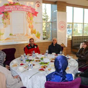 Genç Çiftler “Bereket Sofrasında” Bir Araya Geldi - fotoğraf 3