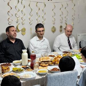  Devletimizin Emaneti Çocuklarımızla Büyük Aile Sofrası - fotoğraf 3