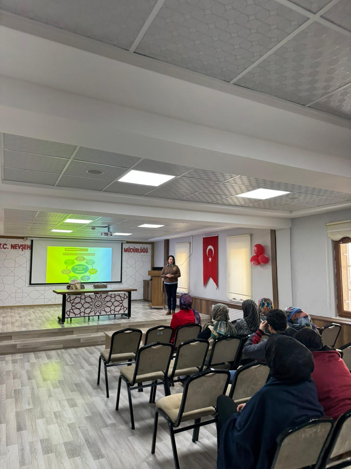 Kadın istihdamı, kadın istihdamının artırılması ve kadınların ekonomik ile toplumsal kalkınmadaki rolünün güçlendirilmesi" eğitimi gerçekleştirildi.