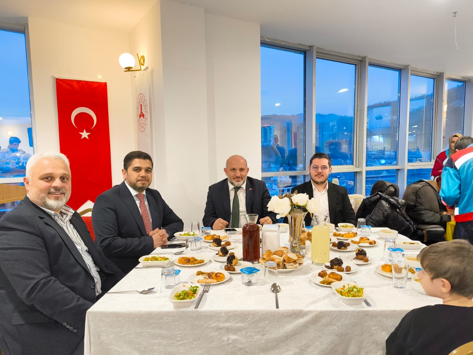 Valimiz Sayın Mustafa KOÇ, Öksüz ve Yetim Çocuklarımızla İftar Sofrasında Buluştu