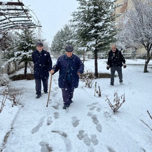 Sandıklı Hüseyin Develi Huzurevi Büyüklerimiz Karın Tadını Çıkardı  - fotoğraf 4