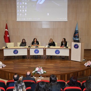 8 Mart Dünya Kadınlar Günü nedeniyle, Akdeniz Üniversitesi Hukuk Fakültesi’nde “Dünya Kadınlar Günü Paneli” gerçekleştirildi - fotoğraf 8