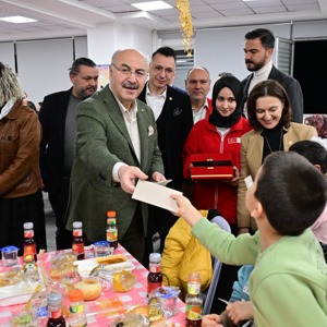15 Ramazan Dünya Yetimler Günü Kapsamında İftar Programı Gerçekleştirildi - fotoğraf 3