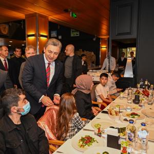 "Yetim Gülerse Dünya Güler" Dünya Yetimler Gününde Yetim Çocuklarımız ile İftar Programında Buluştuk. - fotoğraf 1