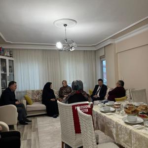 Akçakoca Kaymakamı Dr. Hacı Arslan Uzan’dan Şehit Ailesine İftar Ziyareti. - fotoğraf 3