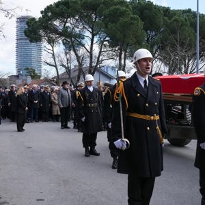 Kıbrıs Gazimiz Emekli Oramiral İrfan Tınaz Son Yolculuğuna Uğurlandı - fotoğraf 2