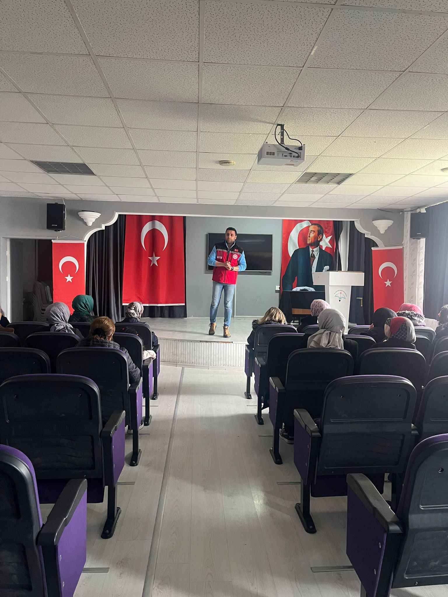 Sosyal Hizmet Merkezlerimiz Tarafından İlimiz Genelinde Aile Eğitim Programı Kapsamında verilen Eğitimlerimiz Düzenli Olarak Devam Ediyor