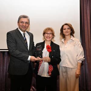 8 Mart Dünya Kadınlar Günü’nde  “Bir Kadın Bir Yolculuk: Kalemden Fırçaya” Adlı Özel Serginin Açılışı Gerçekleştirildi - fotoğraf 5