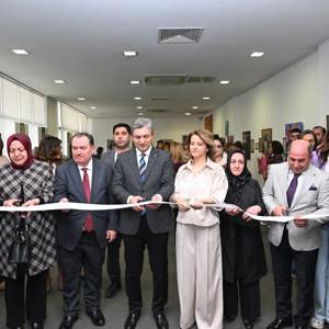 8 Mart Dünya Kadınlar Günü’nde  “Bir Kadın Bir Yolculuk: Kalemden Fırçaya” Adlı Özel Serginin Açılışı Gerçekleştirildi - fotoğraf 10