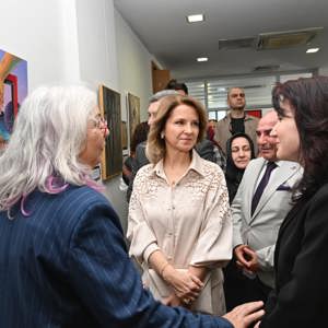 8 Mart Dünya Kadınlar Günü’nde  “Bir Kadın Bir Yolculuk: Kalemden Fırçaya” Adlı Özel Serginin Açılışı Gerçekleştirildi - fotoğraf 11