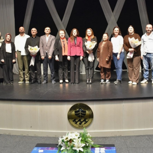 Kadına Yönelik Şiddetle Mücadele Konusunda Farkındalık Oluşturmak Ve Kadınlara Sunulan Destek Mekanizmalarını Tanıtmak Amacıyla “Mümkün” Adlı Tiyatro Oyunu Sahnelendi. - fotoğraf 7