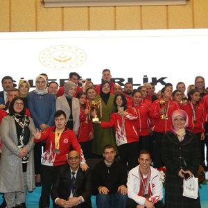 Bakan Selçuk, Herkes İçin Erişilebilirlik temasıyla düzenlenen toplantıda, engelli kamu atama kura töreninin, Aralık ayının son haftasında düzenleneceğini duyurdu.  - fotoğraf 4