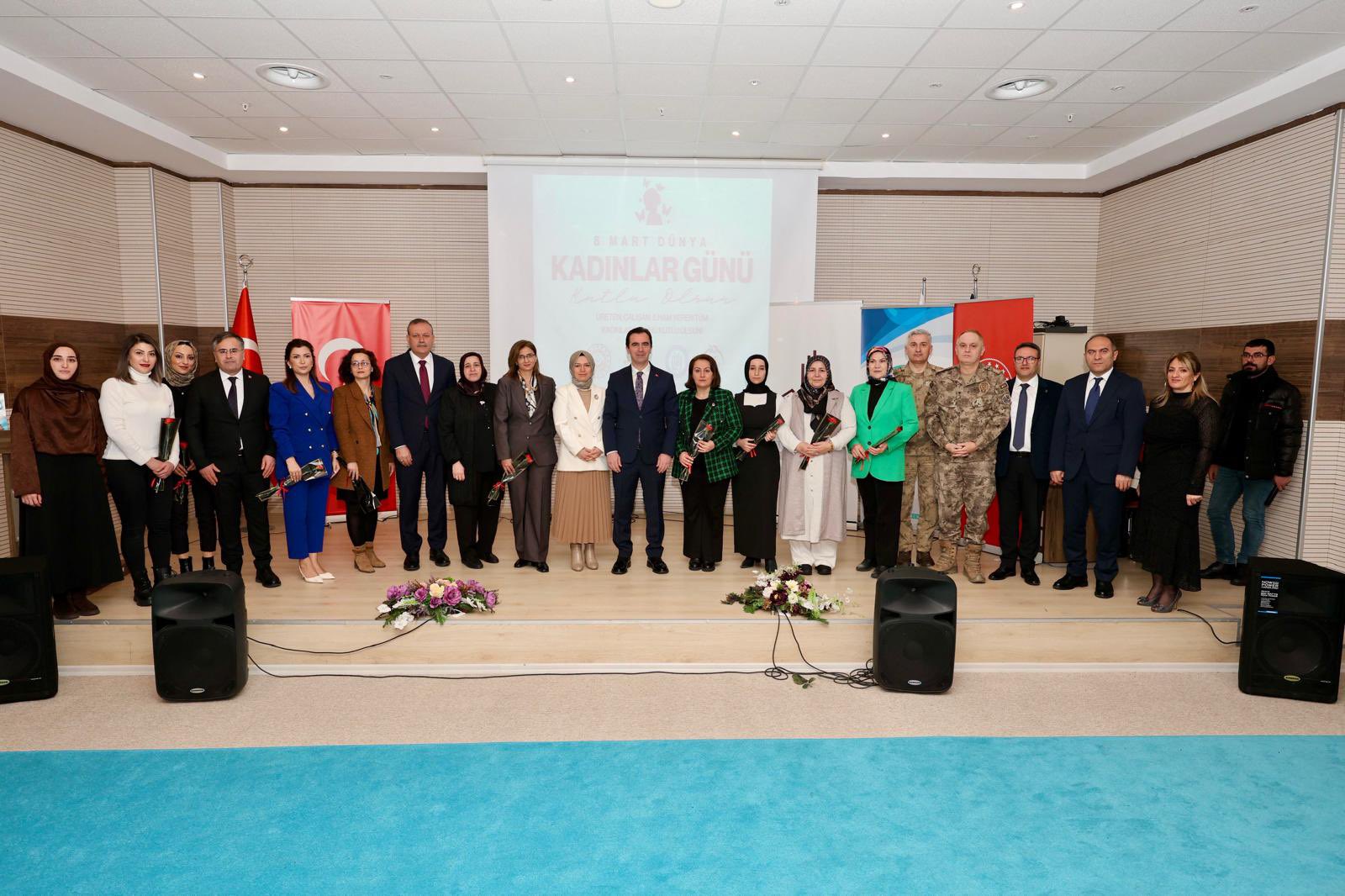 8 Mart Dünya Kadınlar Günü “Hayatın İçinden İzler: 8 Kadın 8 Başarı” Söyleşi Programı Düzenlendi