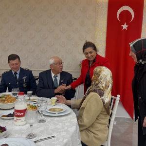 9’uncu Ana Jet Üs Komutanlığı’nda Şehit Ailelerimiz ve Gazilerimizle İftar Buluşması - fotoğraf 7