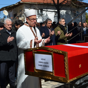 Kıbrıs Gazimiz Son Yolculuğuna Uğurlandı - fotoğraf 3