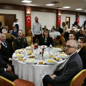 Şehit Aileleri ve Gazi Yakınlarına İftar Düzenlendi. - fotoğraf 2