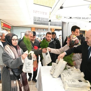Valimiz Sayın İsmail USTAOĞLU ve İl Müdürümüz Sayın Emine BÖÇKÜN, 8 Mart Dünya Kadınlar Günü Tanıtım Stantlarını Ziyaret Etti - fotoğraf 3