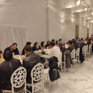 “Büyük Aile Sofraları” Programı Kapsamında Evlenecek Gençlerin Desteklenmesi Projesi Yararlanıcısı Çiftlerle İftar Programı Gerçekleştirildi - fotoğraf 1