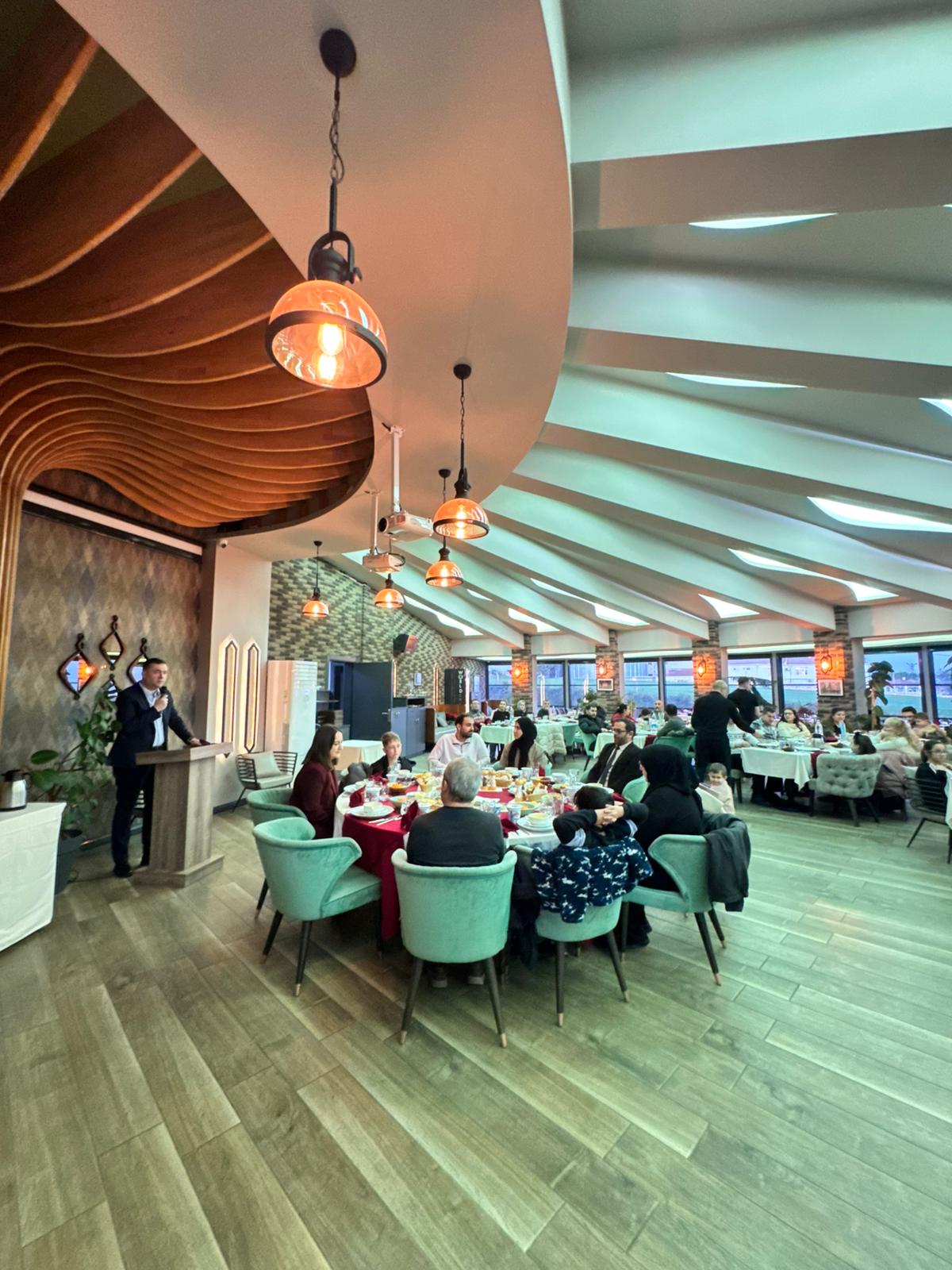 “Büyük Aile Sofraları” Programı Kapsamında Evlenecek Gençlerin Desteklenmesi Projesi Yararlanıcısı Çiftlerle İftar Programı Gerçekleştirildi