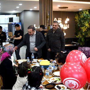 Ramazan’ın Bereketi Büyük Aile Sofrasında Paylaşıldı - fotoğraf 1