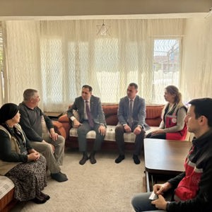 İl Müdürümüz İlkay Türkoğlu, Zeytin Dalı Harekâtı’nda 2018 yılında şehadet makamına erişen kahraman Mehmet Dinek’in Nazilli ilçesinde ikamet eden kıymetli ailesini ziyareti - fotoğraf 2
