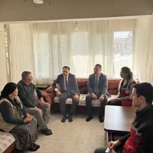 İl Müdürümüz İlkay Türkoğlu, Zeytin Dalı Harekâtı’nda 2018 yılında şehadet makamına erişen kahraman Mehmet Dinek’in Nazilli ilçesinde ikamet eden kıymetli ailesini ziyareti - fotoğraf 1