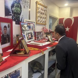 İl Müdürümüz İlkay Türkoğlu, Zeytin Dalı Harekâtı’nda 2018 yılında şehadet makamına erişen kahraman Mehmet Dinek’in Nazilli ilçesinde ikamet eden kıymetli ailesini ziyareti - fotoğraf 3