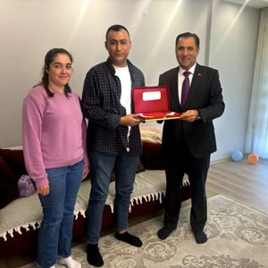 İl  Müdürümüz İlkay Türkoğlu, Nazilli ilçemizde ikamet eden kahraman gazimiz Muharrem Özcan  beyi ve ailesini ziyareti - fotoğraf 1