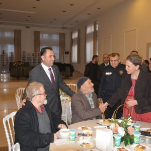 İl Müdürümüz İlkay Türkoğlu, Nazilli Kaymakamımız Sayın Huriye Küpeli Kan’ın katılımıyla Nazilli Haluk Alıcık Huzurevi sakinlerimizle iftar sofrasında - fotoğraf 3