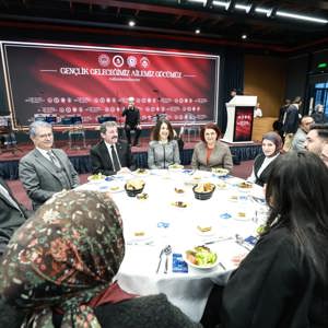 Samsun’da “Gençlik Geleceğimiz Ailemiz Gücümüz” Temalı İftar Programı - fotoğraf 7