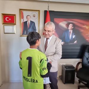 SÖMESTR TURNUVALARINDA ŞAMPİYON OLAN ÇOCUKLARIMIZ İL MÜDÜRÜMÜZ TARAFINDAN TEBRİK EDİLDİ - fotoğraf 3