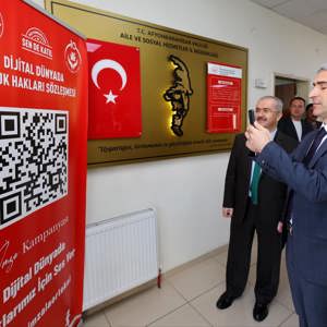 Valimiz Sayın Dr.Naci AKTAŞ Dijital Dünyada Çocuk Hakları Sözleşmesi'ni İmzaladı - fotoğraf 1