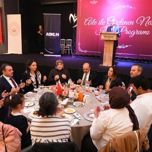 “Aileyle Güçlenen Nesiller” İftar Programı Geniş Katılımla Gerçekleşti - fotoğraf 13