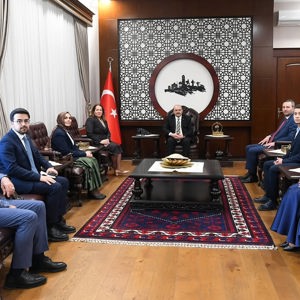 Bakan Yardımcımız Sayın Dr. Sevim SAYIM MADAK, Valimiz Sayın İsmail USTAOĞLU’nu Makamında Ziyaret Etti - fotoğraf 1