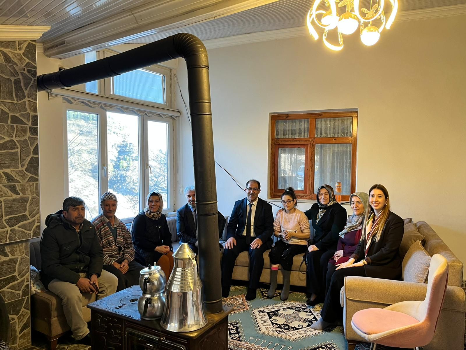  Bakanlığımız hizmet modellerinden yararlanan ailelere ziyaret gerçekleştirildi.