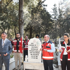 İl Müdürümüz Galip SÖKMEN Tarafından Şehit Kabri Ziyareti Gerçekleştirildi - fotoğraf 6