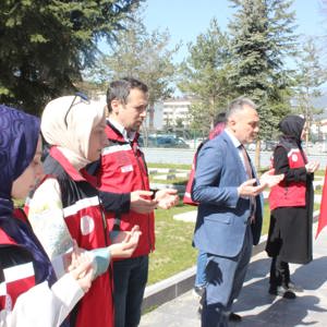 81 ilimiz genelindeki tüm şehit mezarlarının bakım, onarım ve temizliğini kapsayan büyük bir seferberliği bugün itibarıyla başlatmış bulunuyoruz. - fotoğraf 6